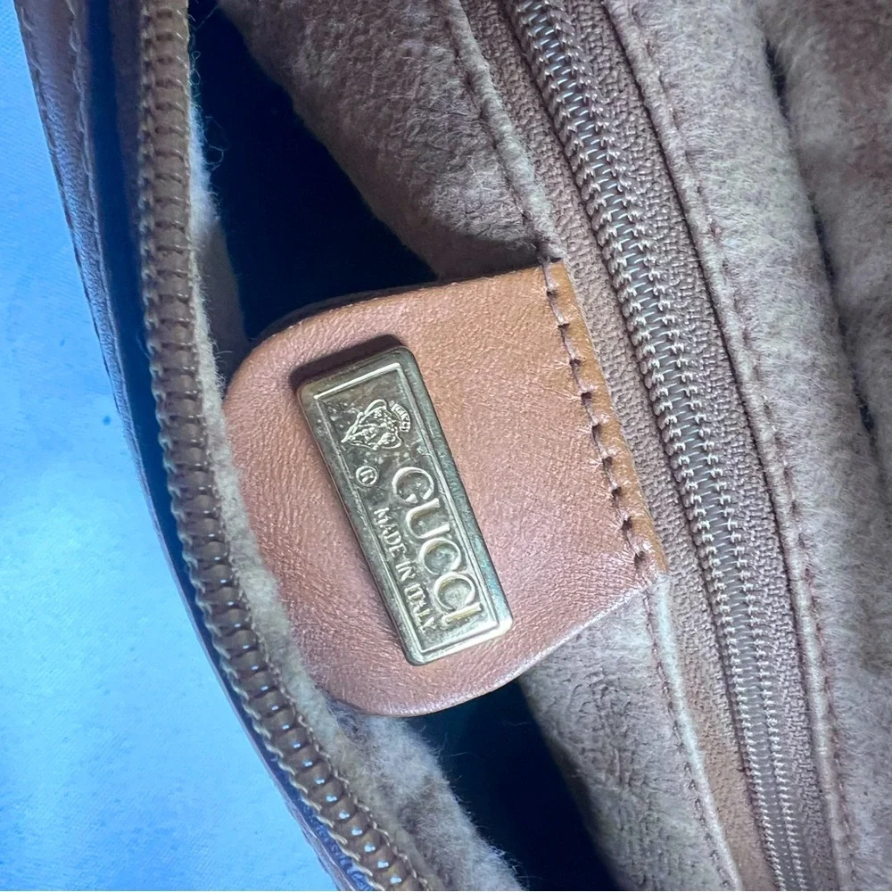 Vintage GUCCI logo zip shoulder bag purse - Picture 6 of 10